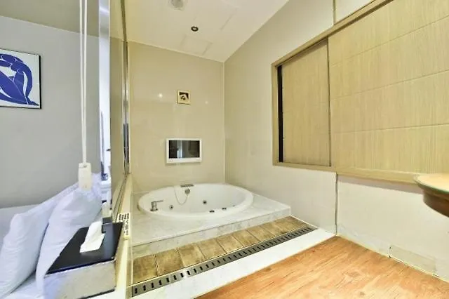 B&B Hotel *