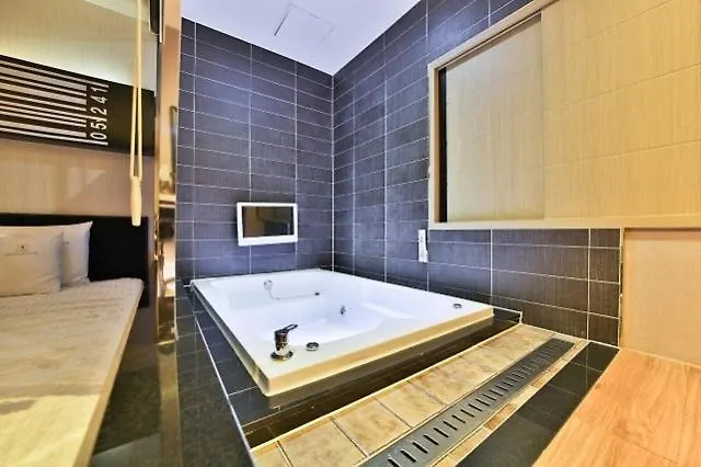 B&B Hotel *