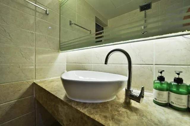 B&B Hotel *