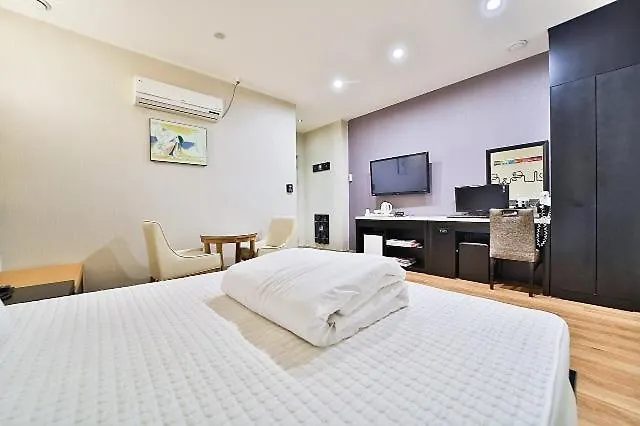 B&B Hotel *